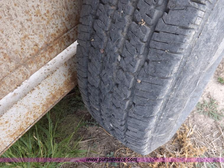 image for item I7581 2003 Reyes gooseneck livestock trailer