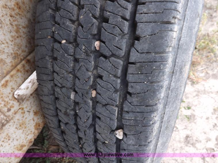 image for item I7581 2003 Reyes gooseneck livestock trailer