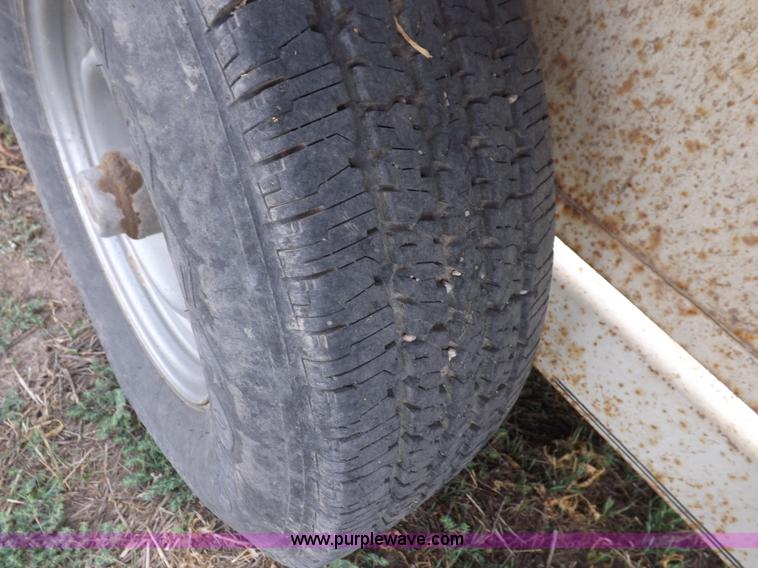 image for item I7581 2003 Reyes gooseneck livestock trailer