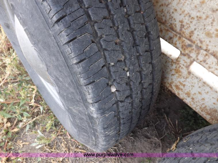 image for item I7581 2003 Reyes gooseneck livestock trailer