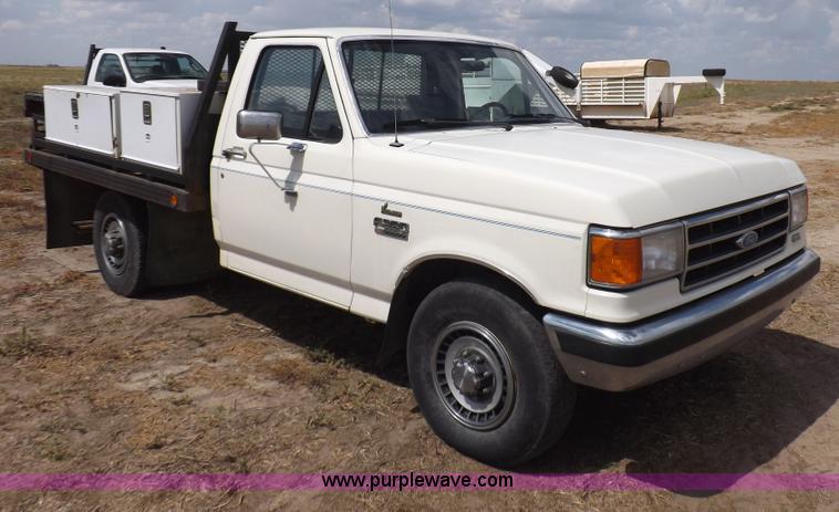 image for item I7582 1990 Ford F250 XL pickup truck