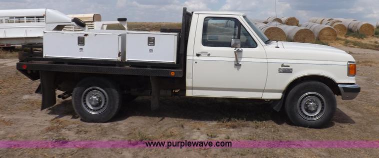 image for item I7582 1990 Ford F250 XL pickup truck