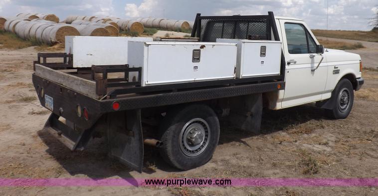 image for item I7582 1990 Ford F250 XL pickup truck