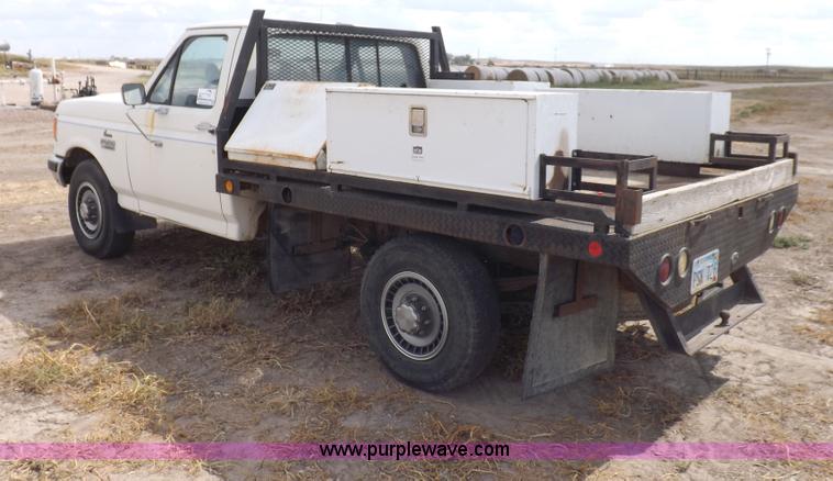 image for item I7582 1990 Ford F250 XL pickup truck