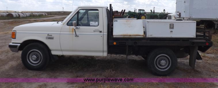 image for item I7582 1990 Ford F250 XL pickup truck