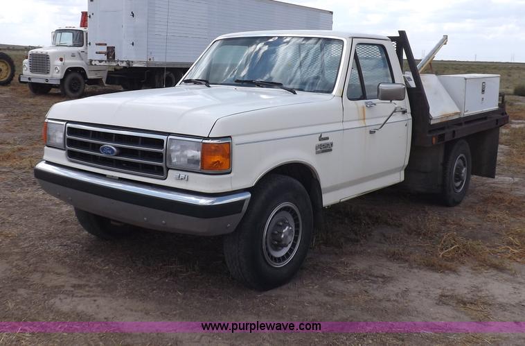 image for item I7582 1990 Ford F250 XL pickup truck