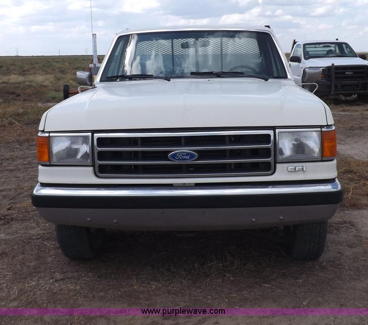 image for item I7582 1990 Ford F250 XL pickup truck
