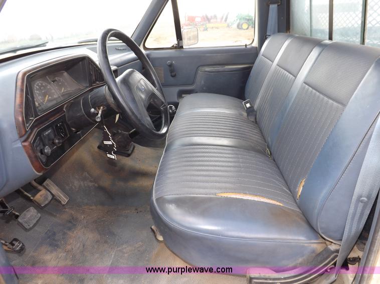 image for item I7582 1990 Ford F250 XL pickup truck