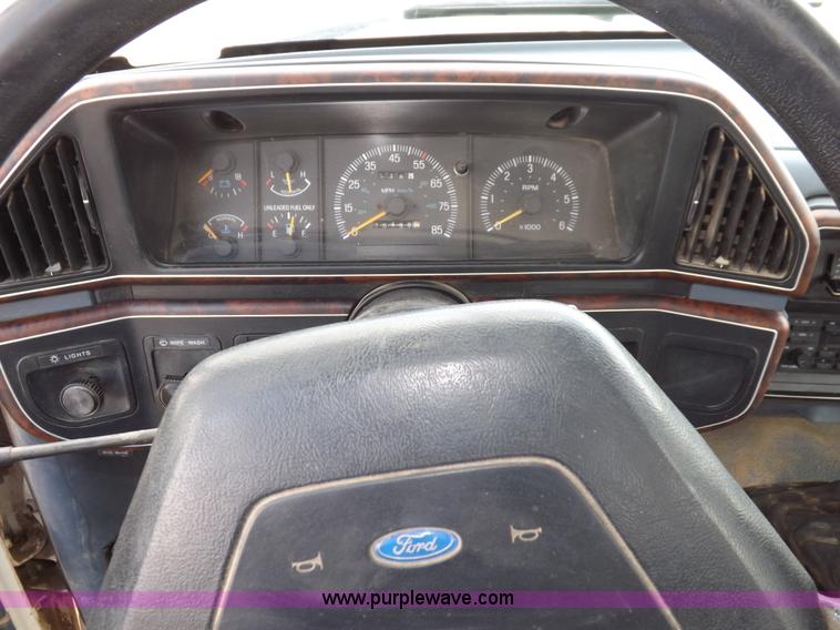 image for item I7582 1990 Ford F250 XL pickup truck