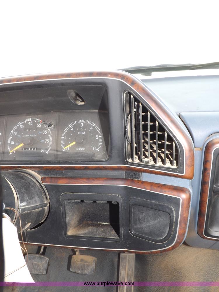 image for item I7582 1990 Ford F250 XL pickup truck