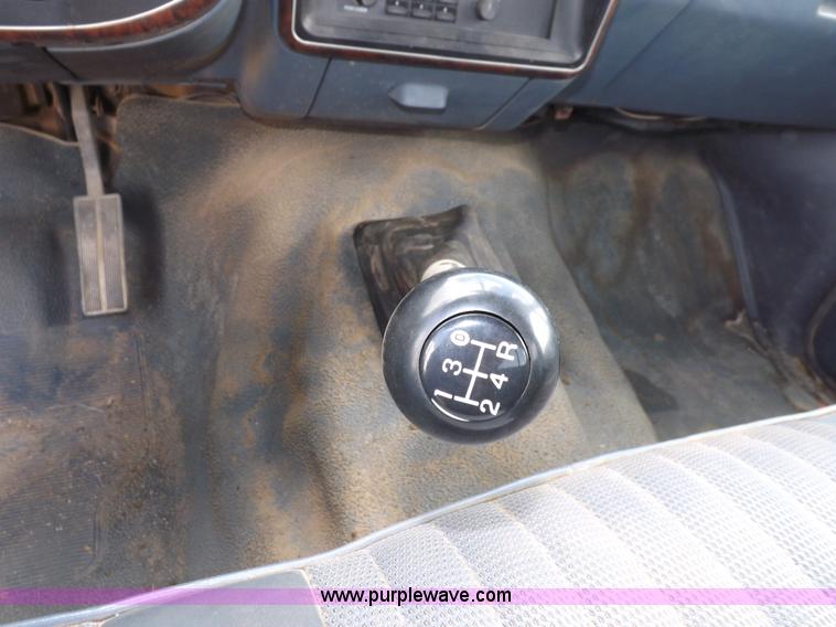 image for item I7582 1990 Ford F250 XL pickup truck