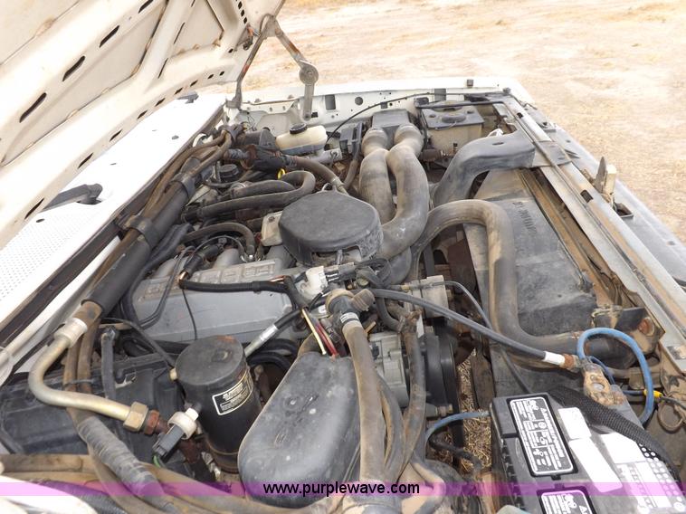 image for item I7582 1990 Ford F250 XL pickup truck