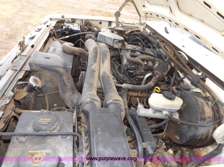 image for item I7582 1990 Ford F250 XL pickup truck