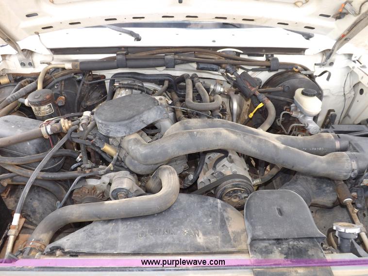 image for item I7582 1990 Ford F250 XL pickup truck