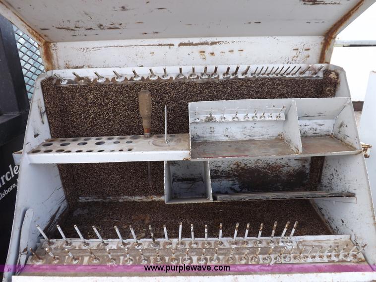 image for item I7582 1990 Ford F250 XL pickup truck