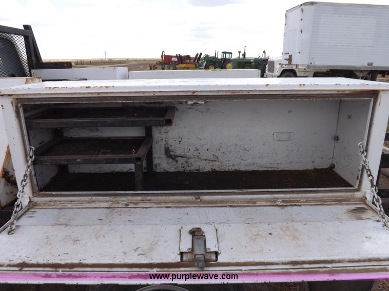 image for item I7582 1990 Ford F250 XL pickup truck