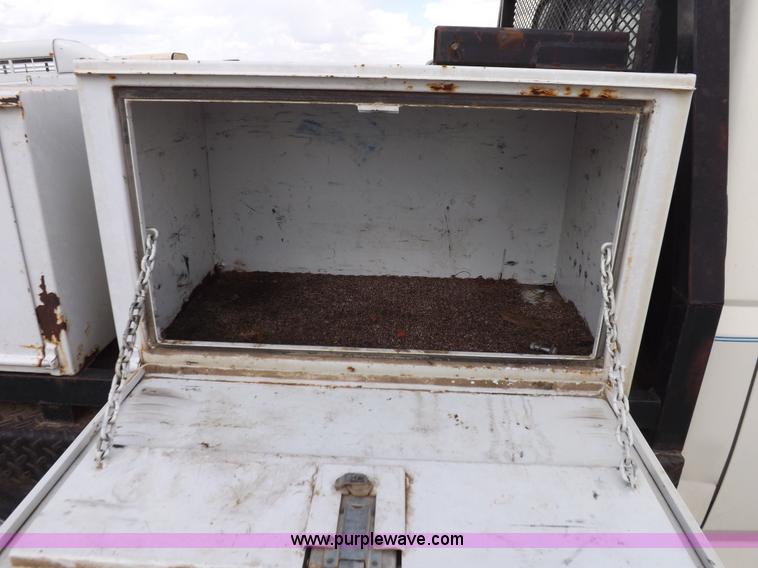 image for item I7582 1990 Ford F250 XL pickup truck