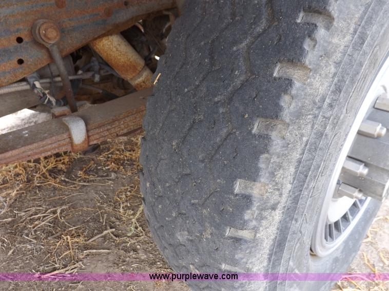 image for item I7582 1990 Ford F250 XL pickup truck