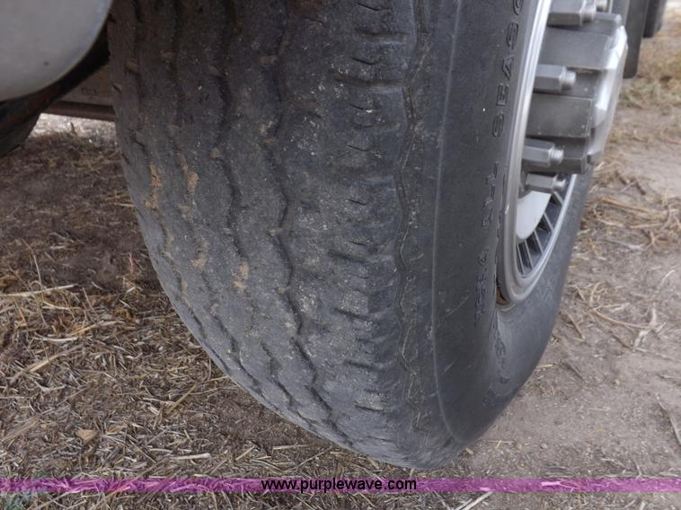 image for item I7582 1990 Ford F250 XL pickup truck