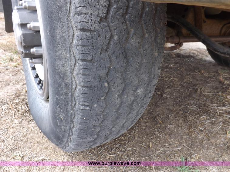 image for item I7582 1990 Ford F250 XL pickup truck