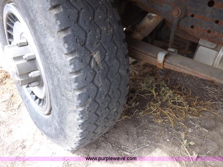 image for item I7582 1990 Ford F250 XL pickup truck