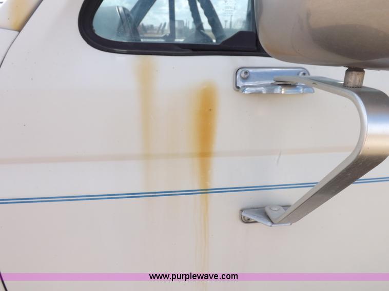 image for item I7582 1990 Ford F250 XL pickup truck