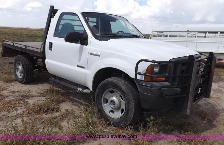 image for item I7583 2005 Ford F350  XL Super Duty flatbed truck