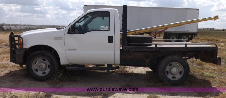 image for item I7583 2005 Ford F350  XL Super Duty flatbed truck