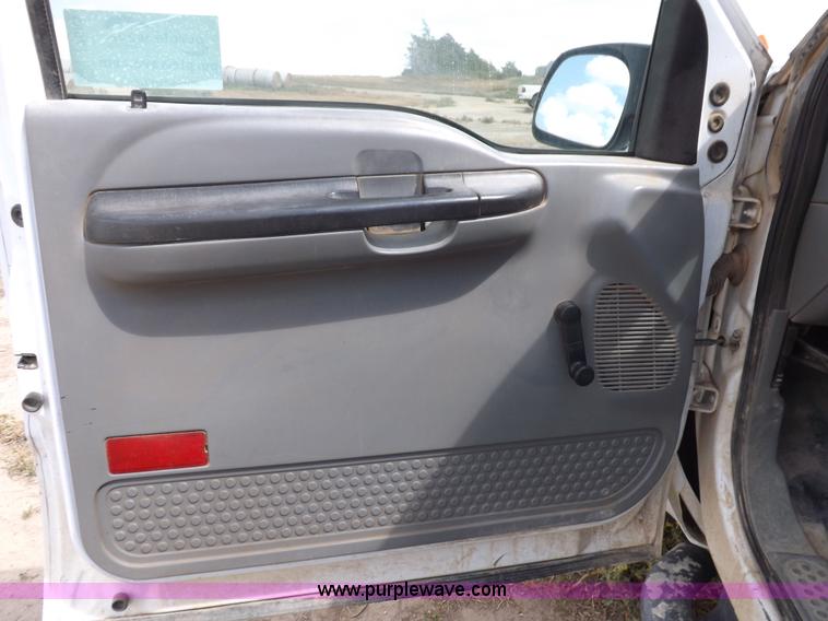 image for item I7583 2005 Ford F350  XL Super Duty flatbed truck