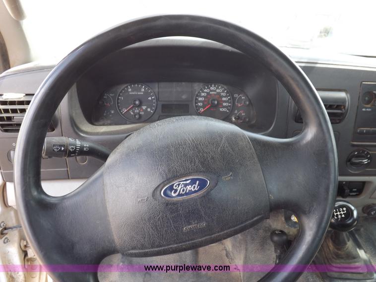 image for item I7583 2005 Ford F350  XL Super Duty flatbed truck