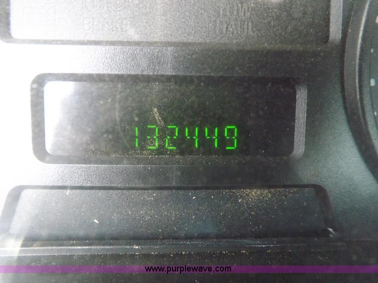 image for item I7583 2005 Ford F350  XL Super Duty flatbed truck