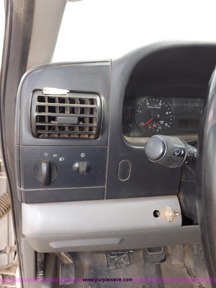 image for item I7583 2005 Ford F350  XL Super Duty flatbed truck