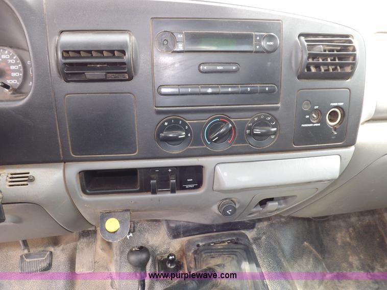 image for item I7583 2005 Ford F350  XL Super Duty flatbed truck