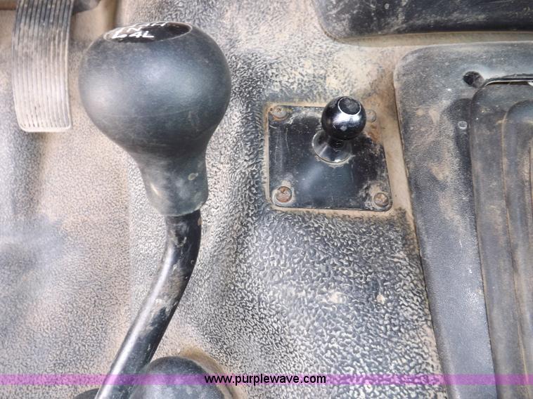 image for item I7583 2005 Ford F350  XL Super Duty flatbed truck