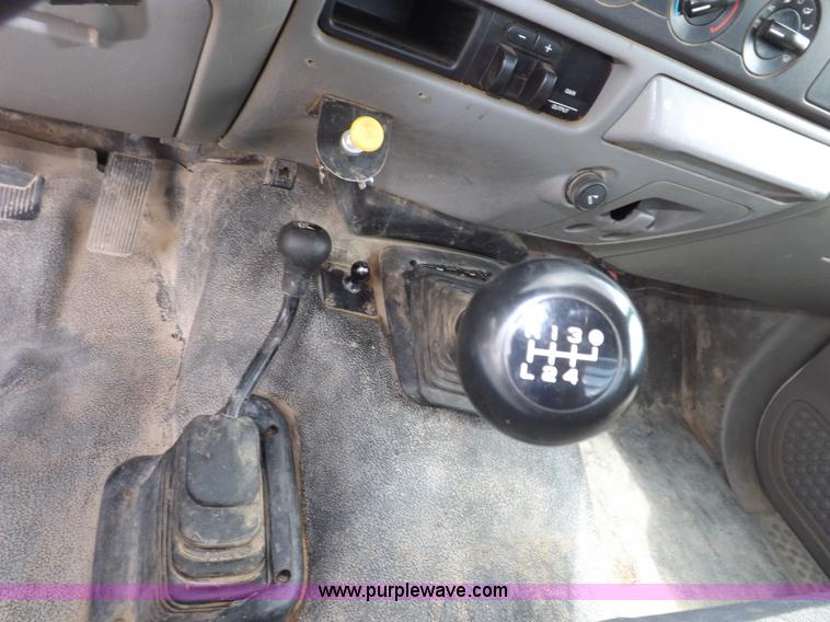 image for item I7583 2005 Ford F350  XL Super Duty flatbed truck