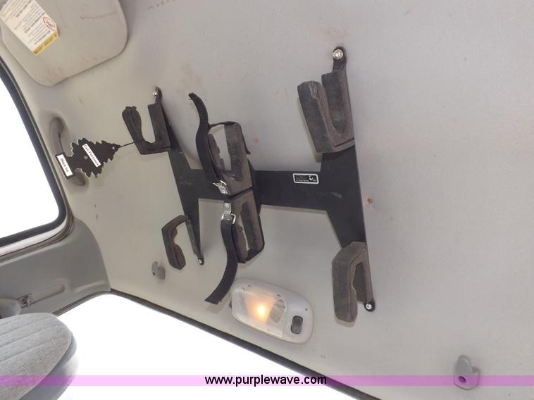 image for item I7583 2005 Ford F350  XL Super Duty flatbed truck