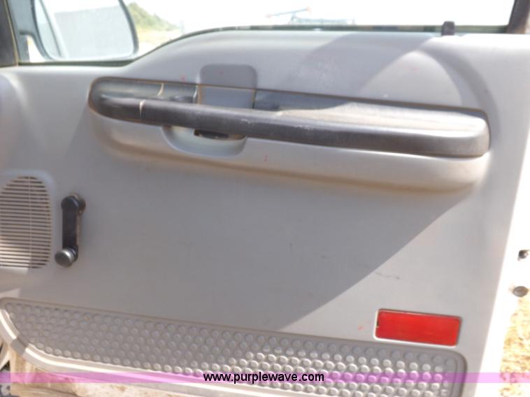 image for item I7583 2005 Ford F350  XL Super Duty flatbed truck