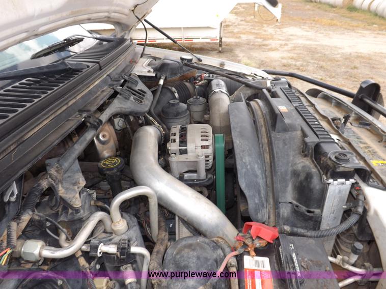 image for item I7583 2005 Ford F350  XL Super Duty flatbed truck