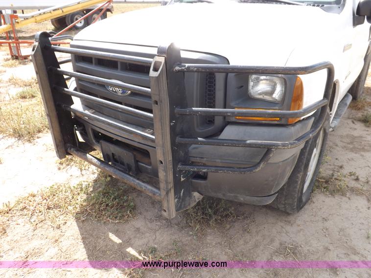 image for item I7583 2005 Ford F350  XL Super Duty flatbed truck