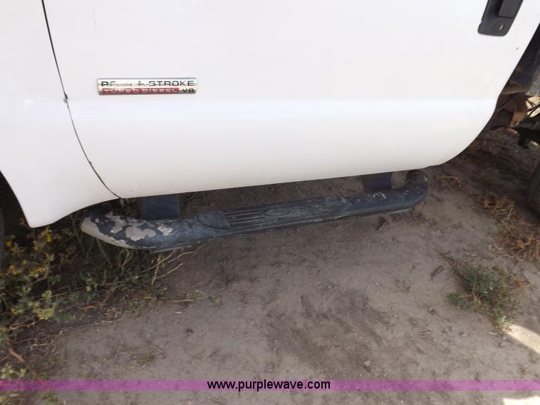 image for item I7583 2005 Ford F350  XL Super Duty flatbed truck