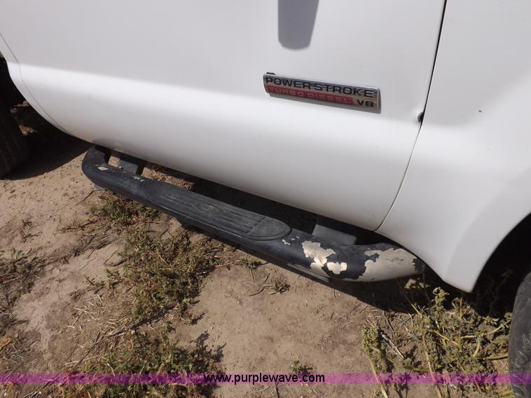 image for item I7583 2005 Ford F350  XL Super Duty flatbed truck