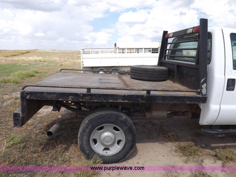 image for item I7583 2005 Ford F350  XL Super Duty flatbed truck