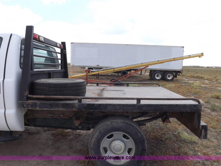 image for item I7583 2005 Ford F350  XL Super Duty flatbed truck