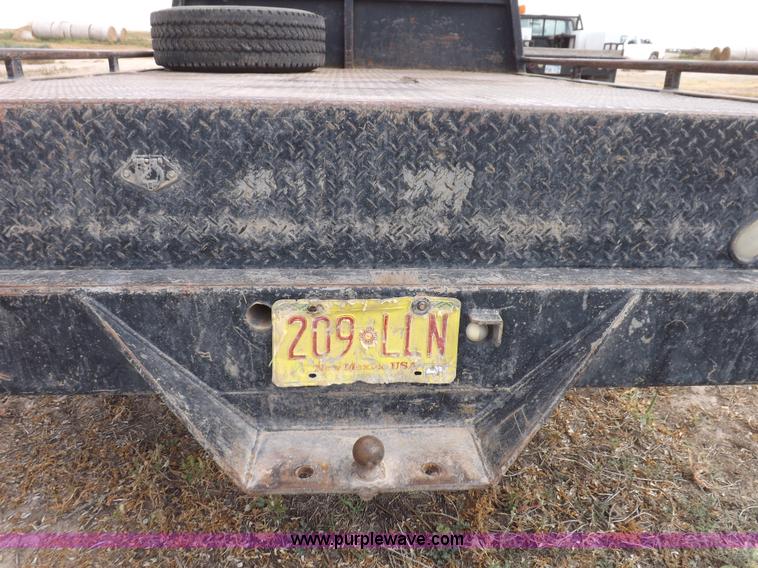 image for item I7583 2005 Ford F350  XL Super Duty flatbed truck