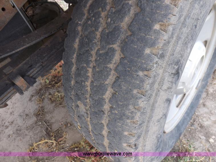 image for item I7583 2005 Ford F350  XL Super Duty flatbed truck