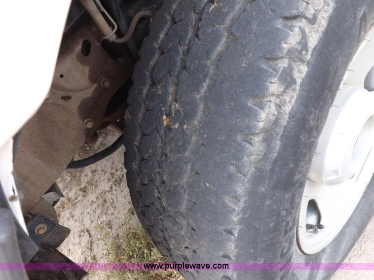 image for item I7583 2005 Ford F350  XL Super Duty flatbed truck