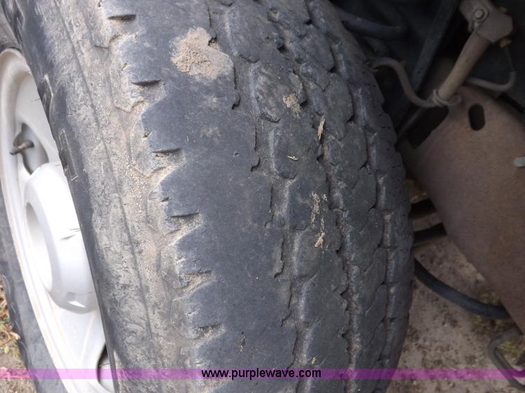 image for item I7583 2005 Ford F350  XL Super Duty flatbed truck