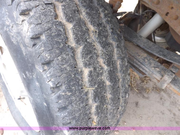 image for item I7583 2005 Ford F350  XL Super Duty flatbed truck