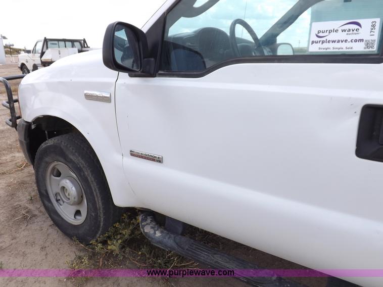 image for item I7583 2005 Ford F350  XL Super Duty flatbed truck