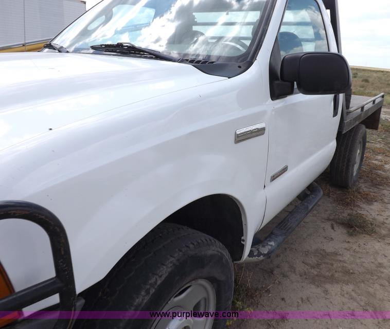 image for item I7583 2005 Ford F350  XL Super Duty flatbed truck